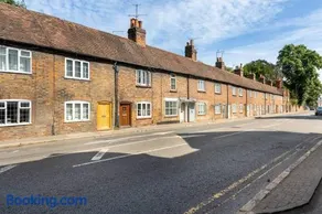 Beautiful 17th Century Cottage - Image 1