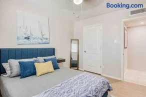 My Cozy Duplex A in the Heart of West Side - Image 1