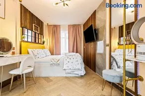 Spa Retreat w Jacuzzi & Sauna Near Central Line - Image 3