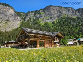 Chalet le Nid independant mountain chalet - Image 1