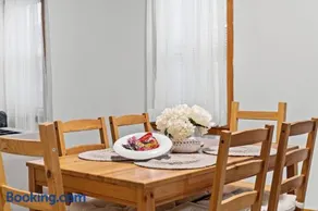 Sleeps 5 near ferry, train to Boston and downtown 3br apartment - Image 2
