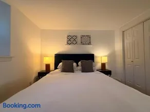 Quaint One Bedroom with Free Parking in Capitol Hill - Image 2