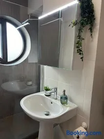 Luxury Studio - Image 2