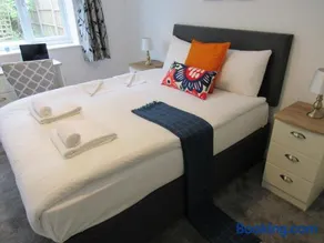 The Cambridge Suites - Tas Accommodations - Image 4