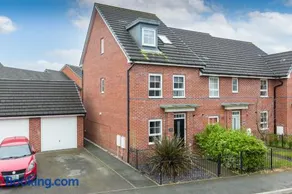Main Street Town House - Image 4