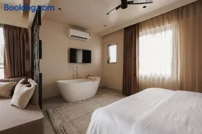 Abhibha Suites Waterfront - Image 5