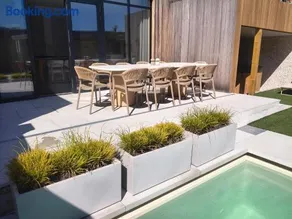 Nova Nocte Urban Private Pool & Spa Retreat - Image 4