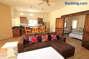 8AP Beautiful 1st Floor Condo, Pool Side, Cerritos - Image 3