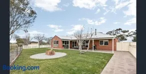 Cozy You Yangs Family Retreat in Lara! - Image 2