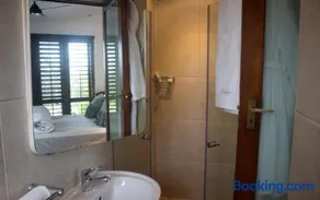 Jakita's Guest house - Image 2