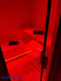 SUITE 785 Chambre Jacuzzi Sauna - Image 2