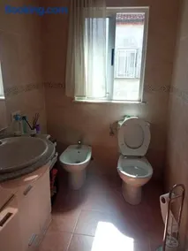 Acogedora habitación privada en piso familiar con baño compartido - Image 2