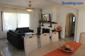 Voll ausgestattete Villa mit Terrasse, privatem Pool und Grill | Neben dem Strand - Image 3