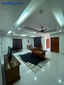 Homestay Taman Azura 4 Bedrooms 4 AC WIFI & COWAY - Image 3