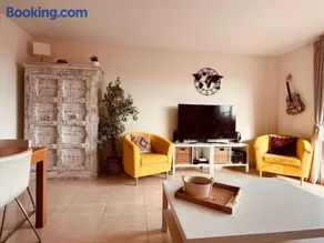 2173-Superb apt with amazing seaview - Image 1
