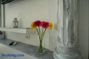 JR Luxury Guesthouse - Image 3