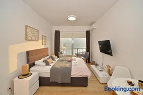 Brand new studio with panorama view - Image 2