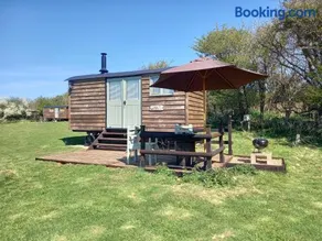 Under the Stars Shepherds Huts at Harbors Lake - Image 3