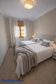 Exclusiu apartament al centre, piscina, 3 hab, 2,5 banys, 6pax by Cal Querol - Image 2