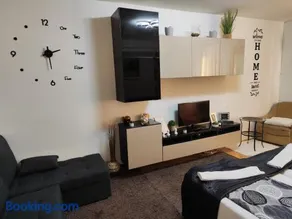 Heni Apartman - Image 1