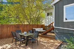 The Sunday Charming Private Suite in Calgary - Image 3