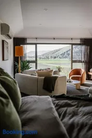 The Marsden - Sophisticated Winery Luxury - Image 3