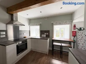 The Cottage at Stoodley Barn - Image 2