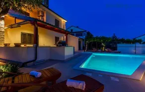 Holiday Home Villa Pula - Image 3