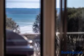 Footprints 2 - Beachfront Escape with Stunning Ocean Sunsets - Image 5