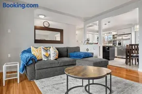Bark & Bloom Bungalow Fenced Yard Pet Friendly - Image 1