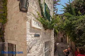 Apartment Dioklecian Wall - Image 3