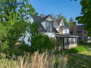Charming 3 Bedroom Home w/Sun Porch & Sauna - Image 5