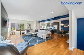 Walk & Bike-Stunning Natural Light! 13 Mins to Downtown - Image 1