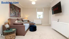 Modern And Cozy Apex Apartment - Image 5