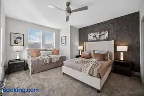 Dallas 2BR - Pool, Balcony, Workspace & Free Park - Image 4