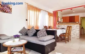 Charming house with sea view in Potirna, garden - Image 4
