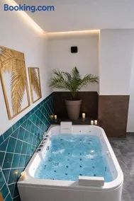 Villa de luxe piscine chauffée & Jacuzzi & Petit déjeuner - Image 4