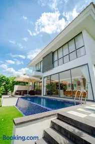 Cozy villa by Emblemsea - Image 2