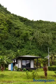 Teahupo'o Swell Lodge Bungalow - Image 2