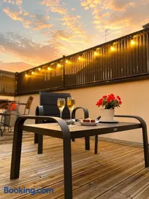 Plein centre Auray - Spacieux duplex T2 avec grande terrasse ensoleillée - Image 2