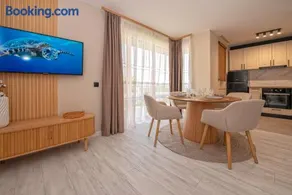 Marina and Panorama Deluxe Apartments - Image 5