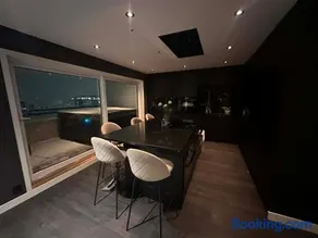 Skyline Penthouse with Private Terrace and Free Parking - Image 2