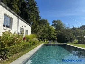 Maison avec piscine dans un environnement idyllique - Image 3