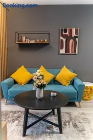 Apartament Deluxe cu parcare gratuită, lângă Arena Mall in Centru Bacău - ideal pentru cupluri sau business - Image 2