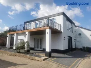Tallets Apartment with Balcony & Parking - Image 1