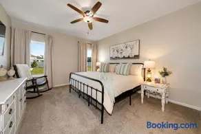 Spacious Country Farmhouse Retreat, Sleeps 16, Pool, Movie Room - Image 1