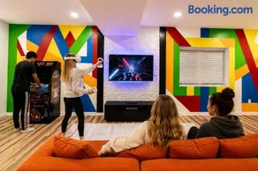 5BR Massanutten Resort Home, Movie Lounge, Arcade, Poker, Pool Table, Gym, Remote Work - Image 2