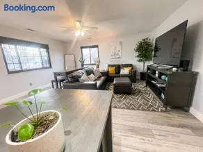 Modern Condo Central Huron Boat Basin Area - Image 5