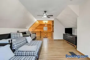 Cabin in Wellston - Image 2