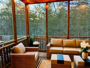 The Lodge, 'North Woods' style, boutique Galena Getaway! - Image 3